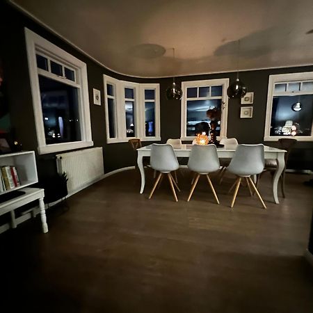 אקורירי Lovely Penthouse Downtown With 3 Bedrooms מראה חיצוני תמונה